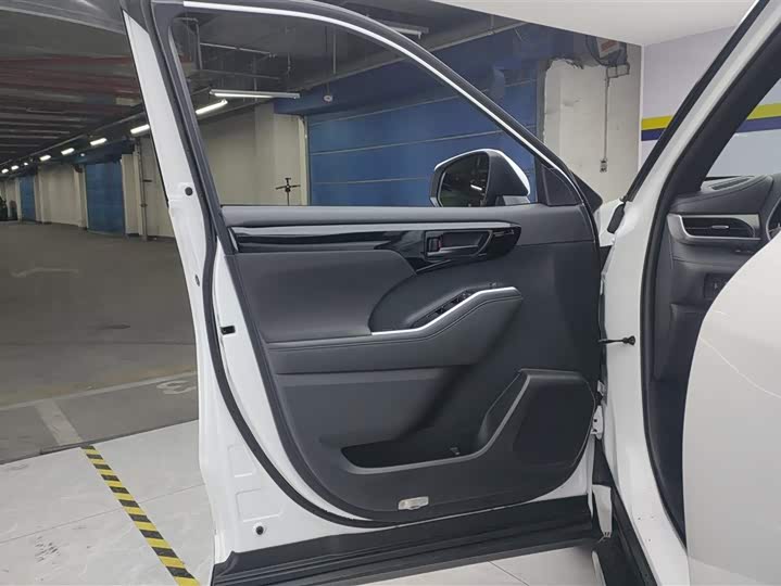 Фото 7 - Toyota Crown Kluger