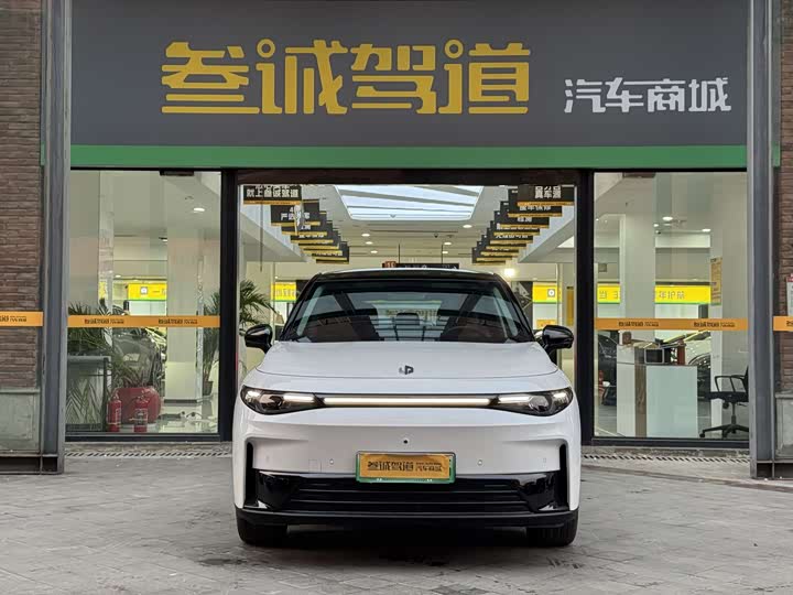 Фото 2 - Leapmotor C10