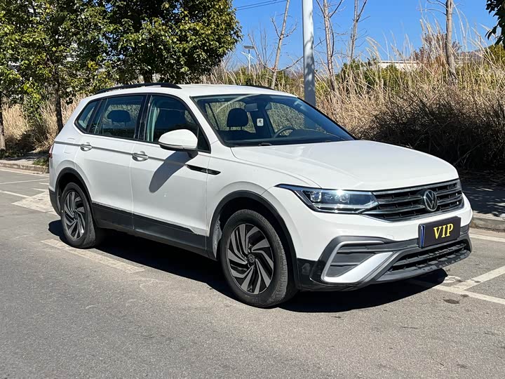 Фото 3 - Volkswagen Tiguan L Pro