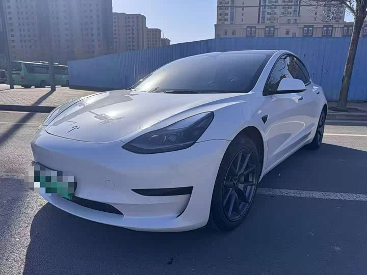 Фото 1 - Tesla Model 3