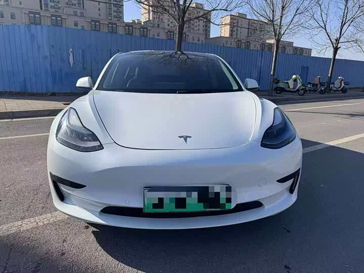 Фото 2 - Tesla Model 3