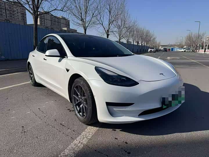 Фото 3 - Tesla Model 3