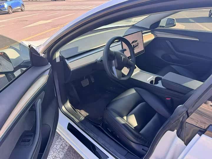 Фото 5 - Tesla Model 3