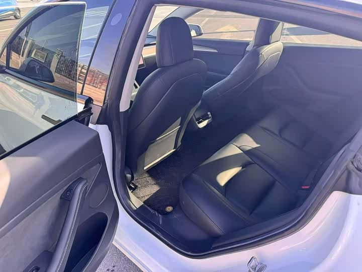 Фото 6 - Tesla Model 3