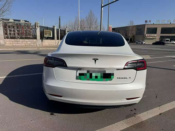 Фото 8 - Tesla Model 3