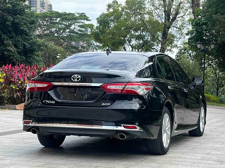 Фото 6 - Toyota Camry