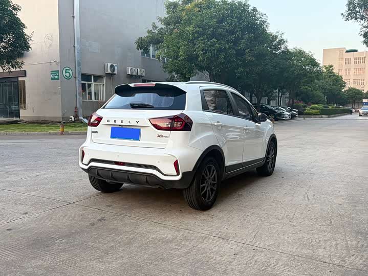 Фото 3 - Geely Vision X3