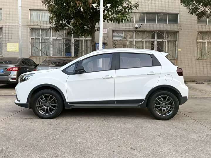 Фото 4 - Geely Vision X3
