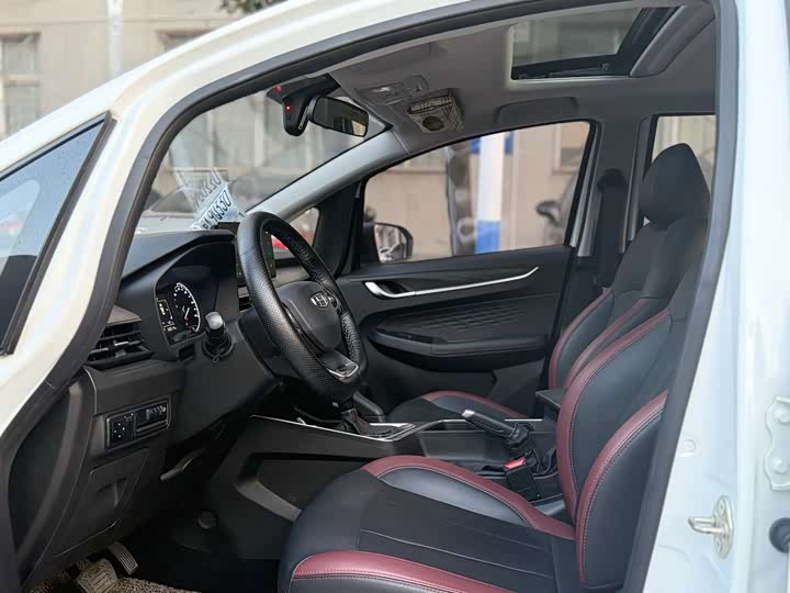 Фото 6 - Geely Vision X3