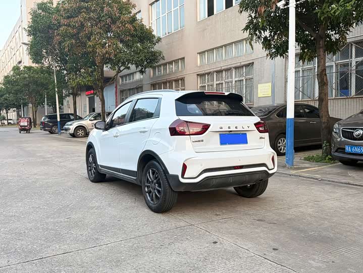 Фото 8 - Geely Vision X3