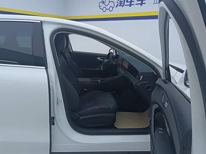 Фото 8 - Roewe D7
