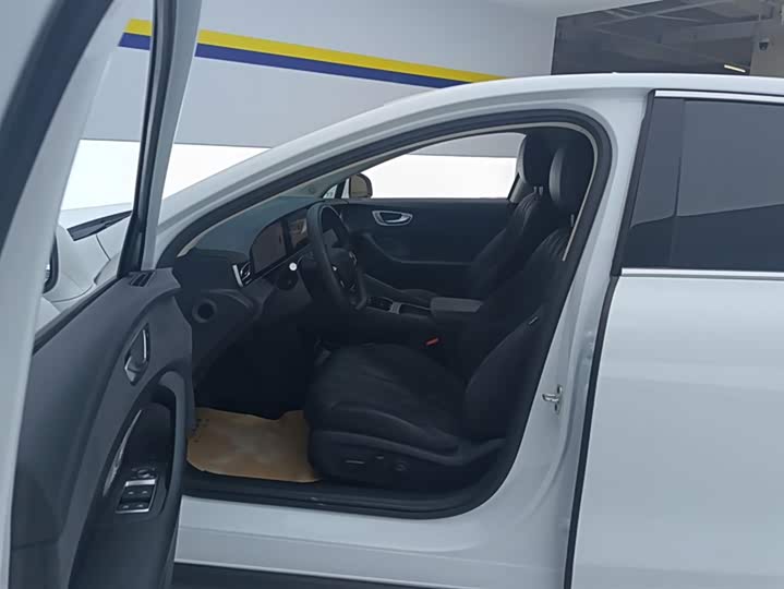 Фото 9 - Roewe D7