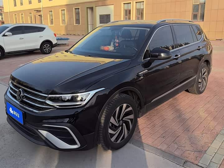 Фото 1 - Volkswagen Tiguan L Pro