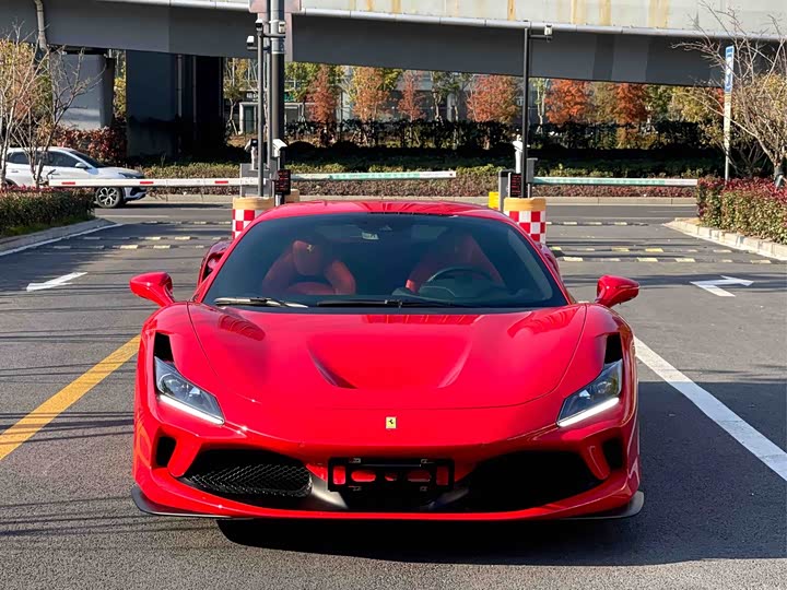 Фото 1 - Ferrari F8