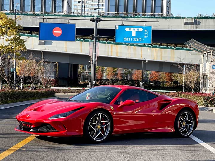 Фото 2 - Ferrari F8