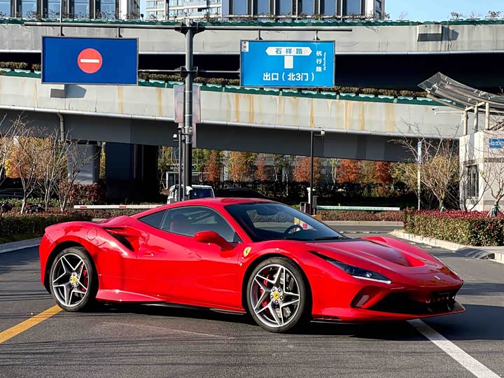 Фото 3 - Ferrari F8