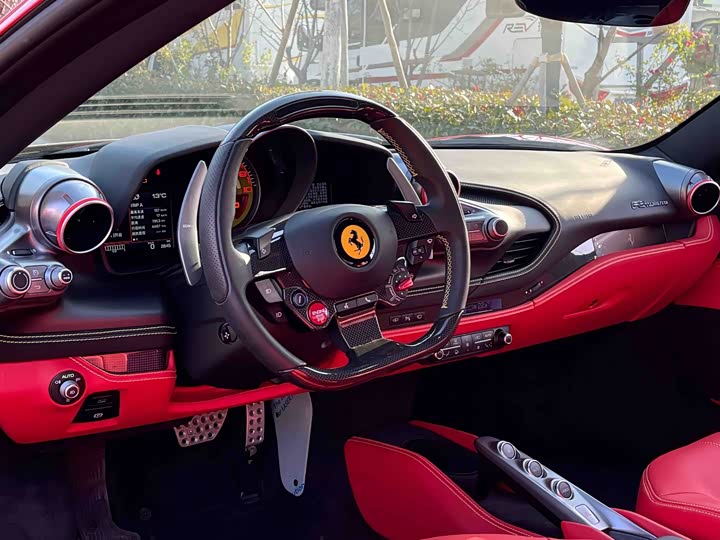 Фото 8 - Ferrari F8