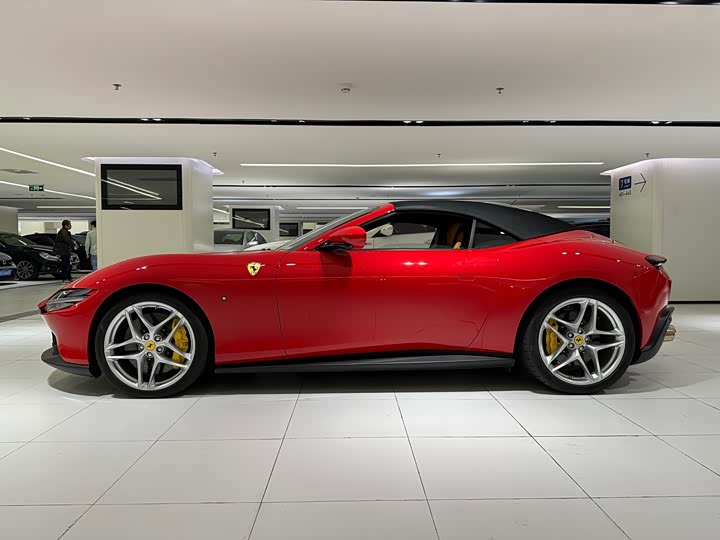 Фото 2 - Ferrari Roma