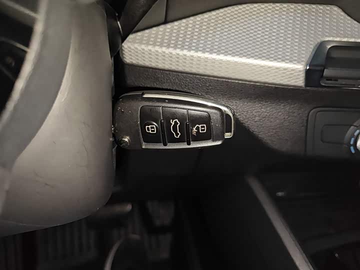 Фото 9 - Audi Q2L