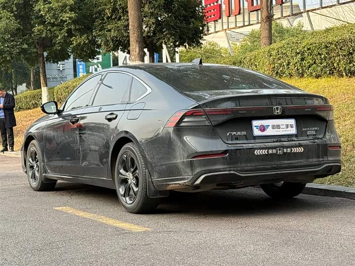 Фото 4 - Honda Accord