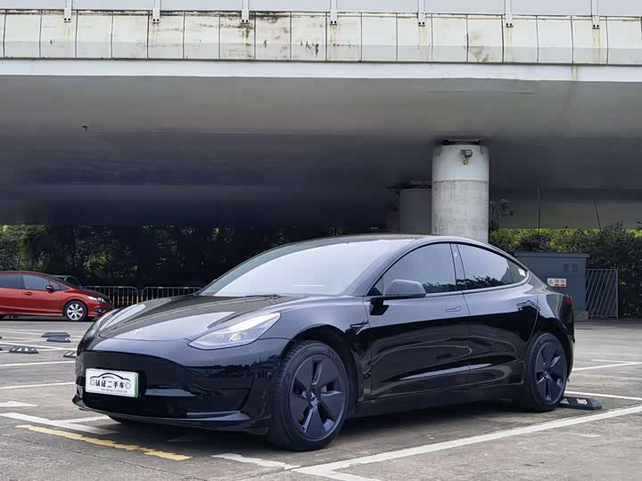 Фото 1 - Tesla Model 3