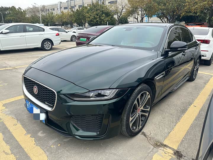 Фото 1 - Jaguar XE L