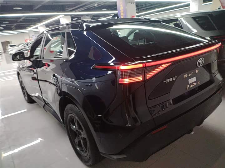 Фото 5 - Toyota bZ4X