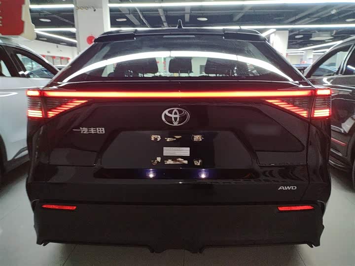 Фото 6 - Toyota bZ4X