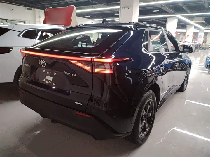 Фото 7 - Toyota bZ4X