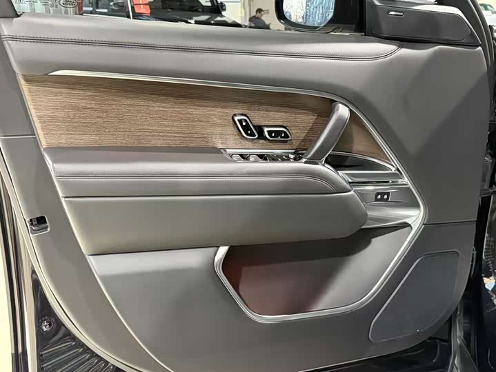 Photo 9 - Land Rover Range Rover