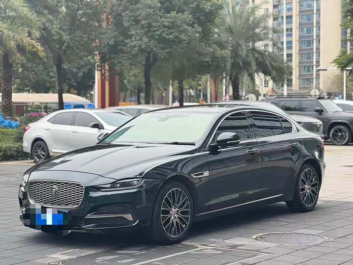 Фото 1 - Jaguar XE L