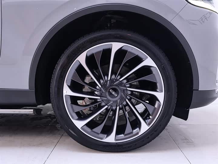 Фото 6 - Lincoln Aviator