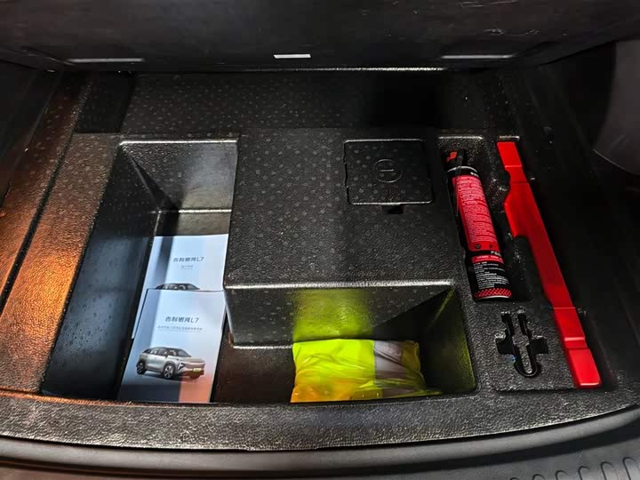 Фото 9 - Geely Galaxy L7