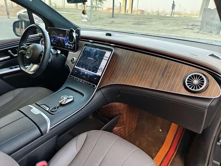 Фото 7 - Mercedes-Benz EQE SUV