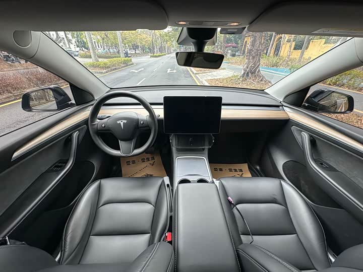 Фото 9 - Tesla Model Y