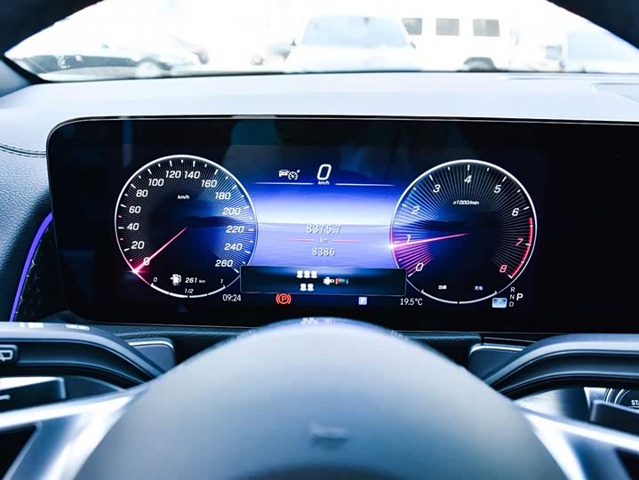 Фото 9 - Mercedes-Benz GLB-Class