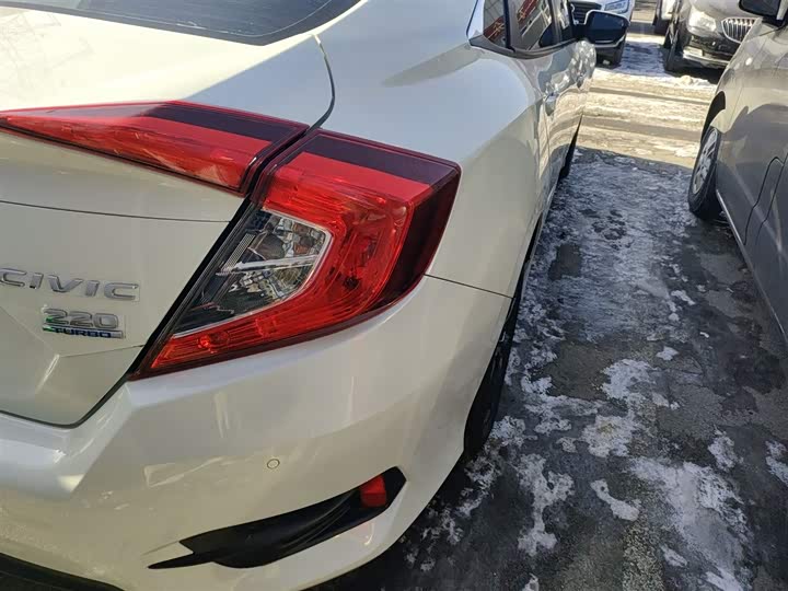 Фото 8 - Honda Civic