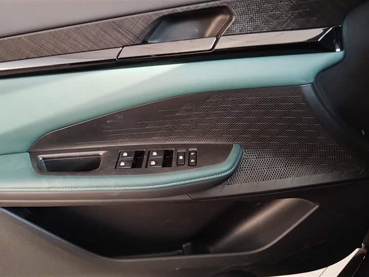 Фото 7 - Changan UNI-V Hybrid