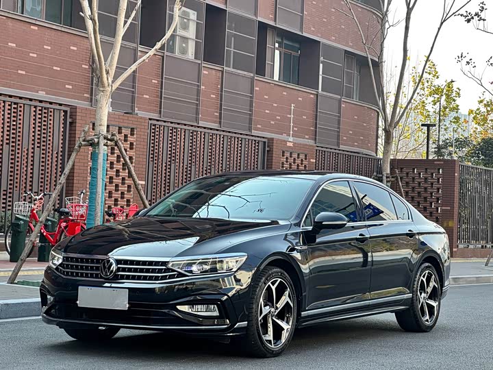 Фото 1 - Volkswagen Magotan