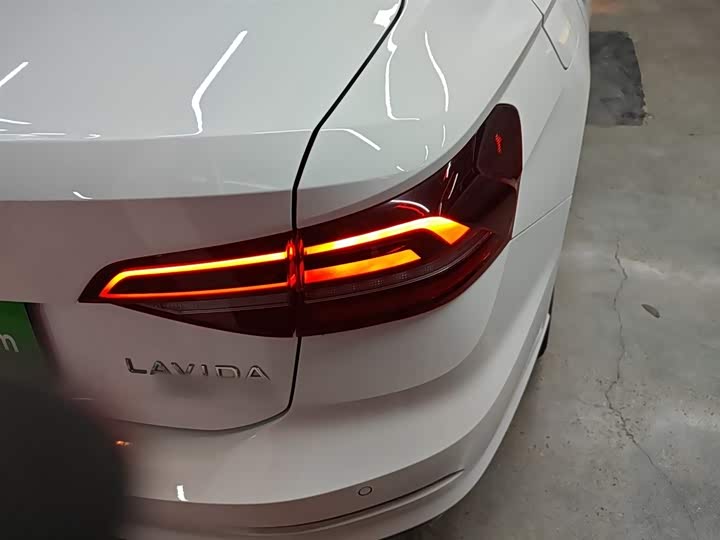 Фото 8 - Volkswagen Lavida