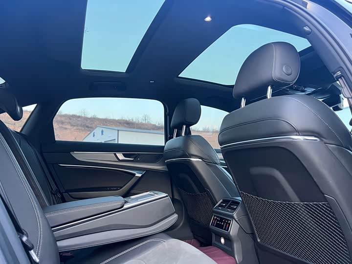 Фото 8 - Audi A6L