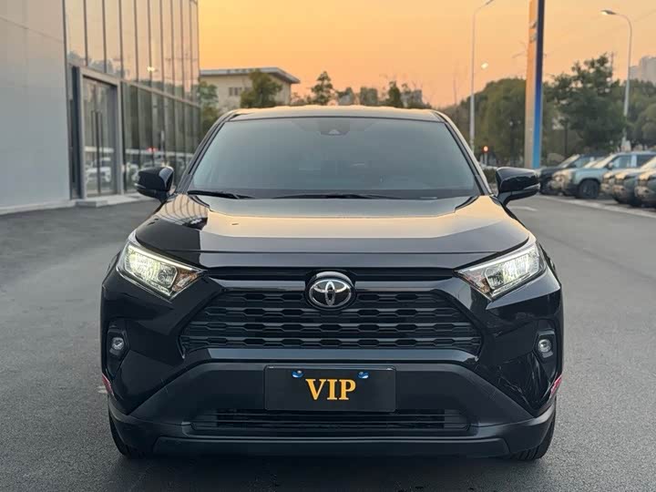 Фото 2 - Toyota RAV4