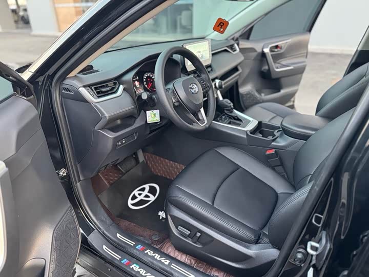 Фото 4 - Toyota RAV4