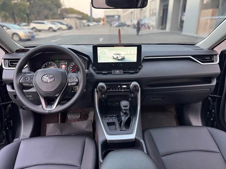 Фото 5 - Toyota RAV4