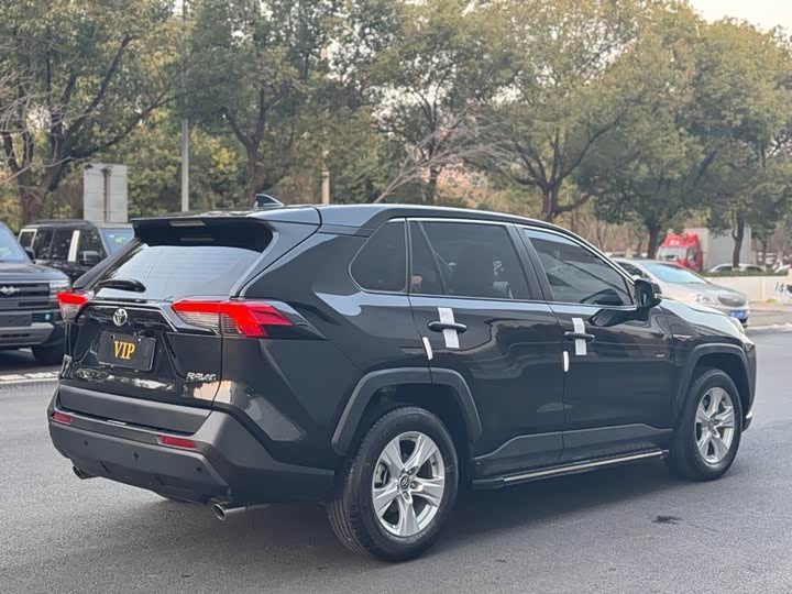 Фото 7 - Toyota RAV4