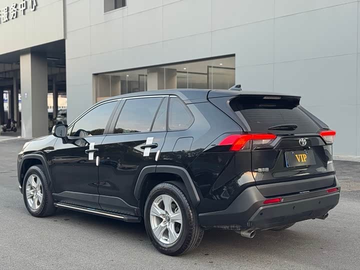 Фото 9 - Toyota RAV4