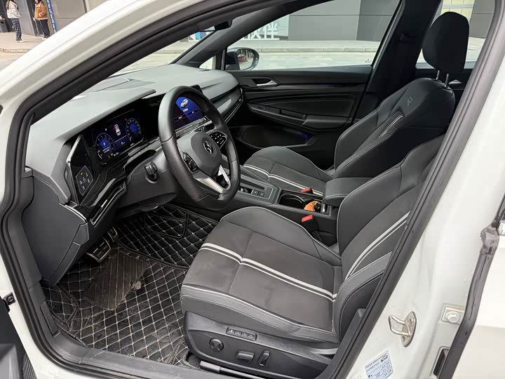 Фото 3 - Volkswagen Golf