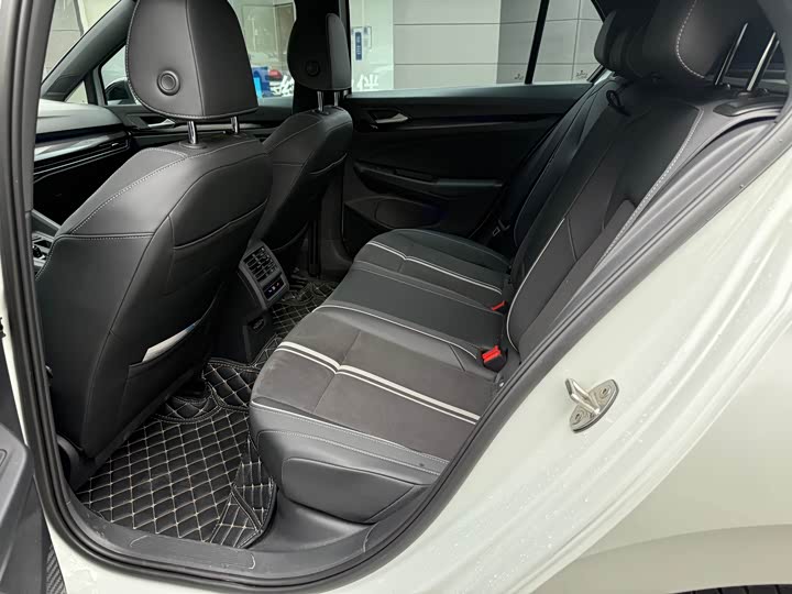 Фото 4 - Volkswagen Golf