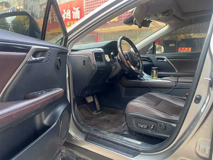 Фото 4 - Lexus RX