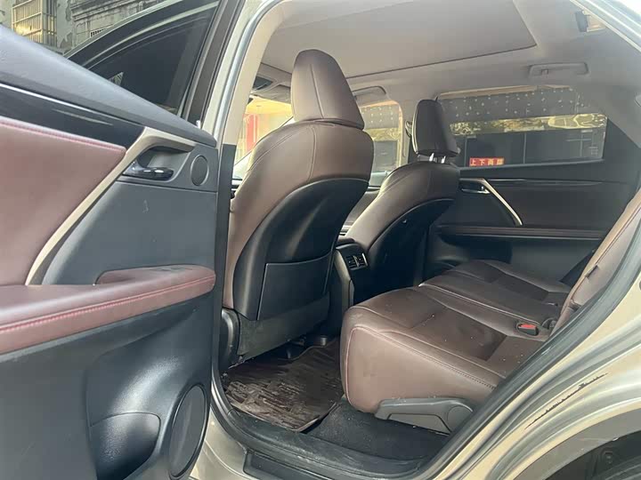 Фото 6 - Lexus RX